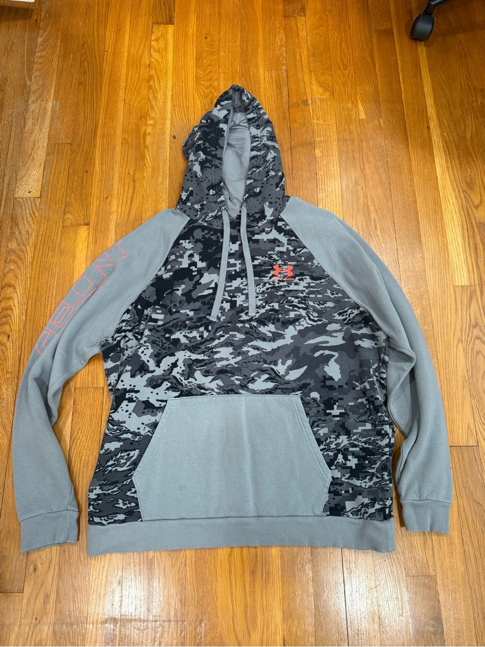 Under armor camo hoodie